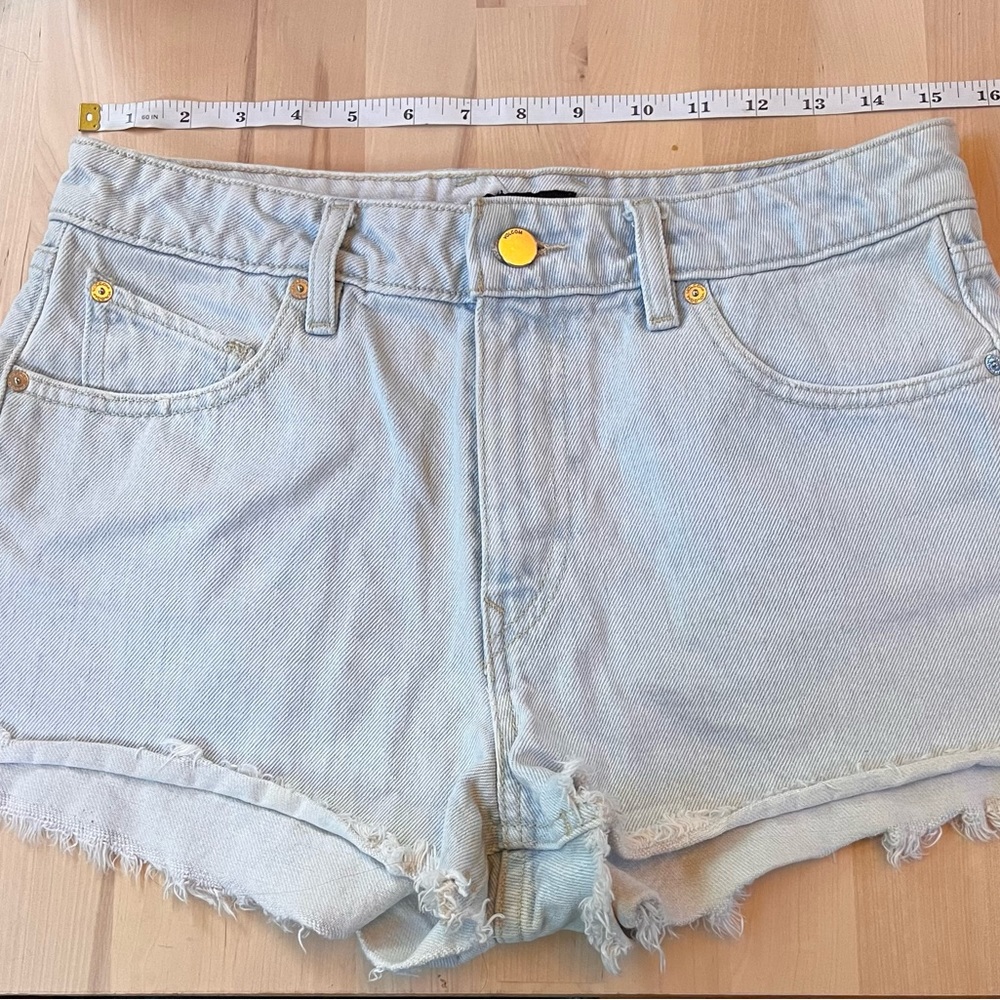 Brand New Volcom Shorts Size 29. Check pics for measurements.So cute!